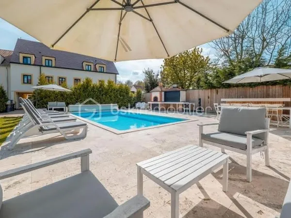 Villa 16 pièces 376 m²