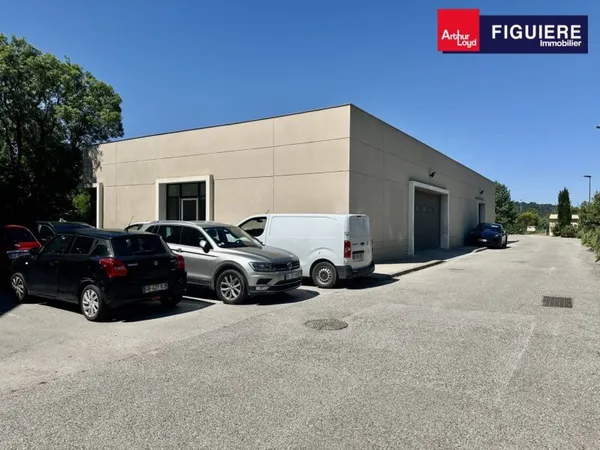 Local d'activité 259 m²