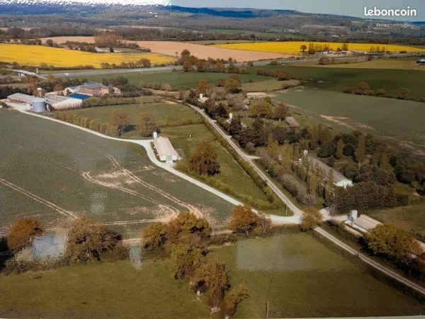 TRES BELLE EXPLOITATION AGRICOLE Polyculture elevage avec sa STRUCTURE agroalimentaire et COMMERCIAL