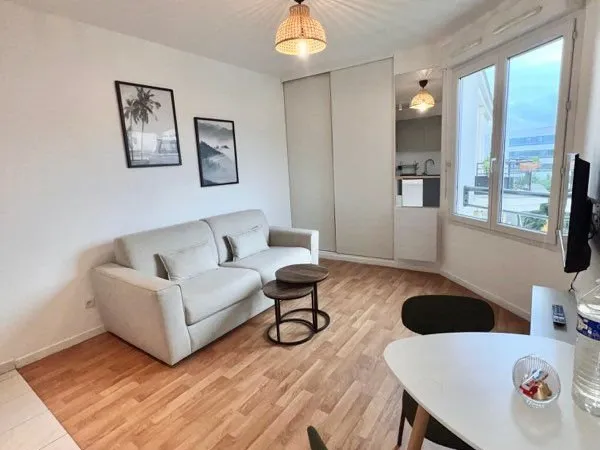 Studio avec balcon et parking