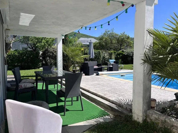 BRISON-SAINT-INNOCENT Maison familiale avec piscine et stu