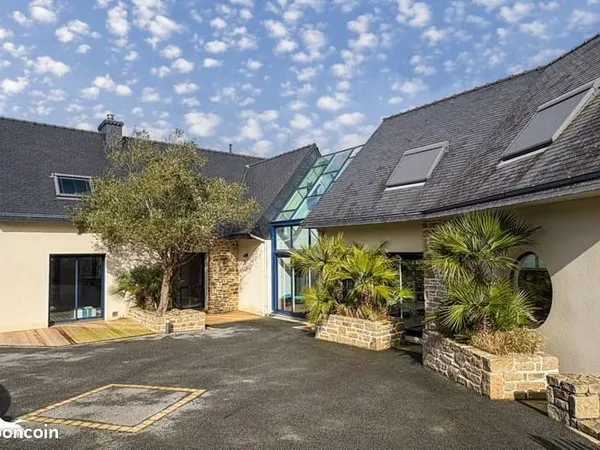Maison 9 pièces 258 m²