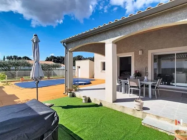 AUJARGUES VILLA T6 DE 130M2 SUR 800M2 DE TERRAIN AVEC PISCIN