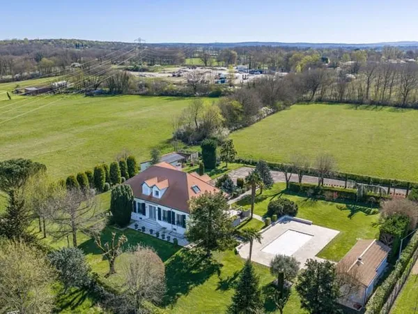 Maison 6 pièces 263 m²