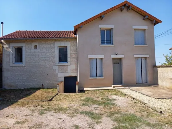Maison F4 entièrement rénovée Naintré 86