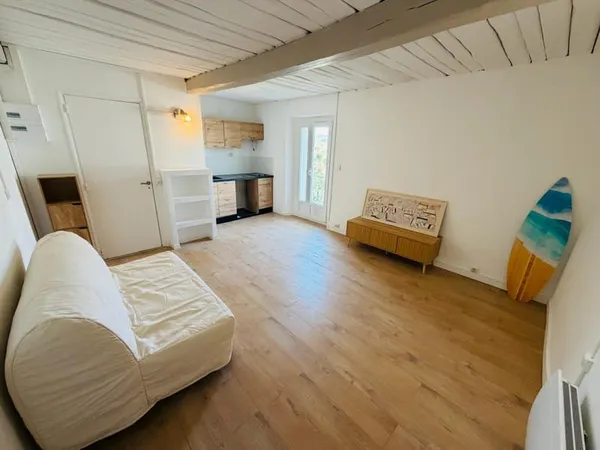 HYERES - LES SALINS - STUDIO PROCHE DE LA MER AVEC JARDIN ET PARKING GROSSE RENTABILITE