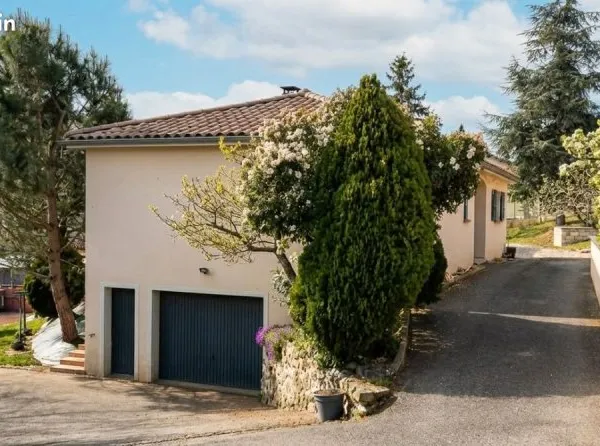 RARE - Maison hors lotissement, sans vis-à-vis, à 2 pas du centre, terrain 1150m² avec piscine et so