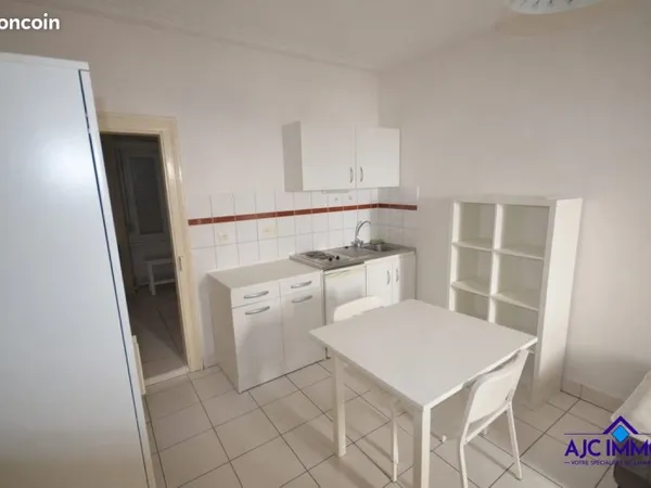 Studio 1 pièce 25 m²
