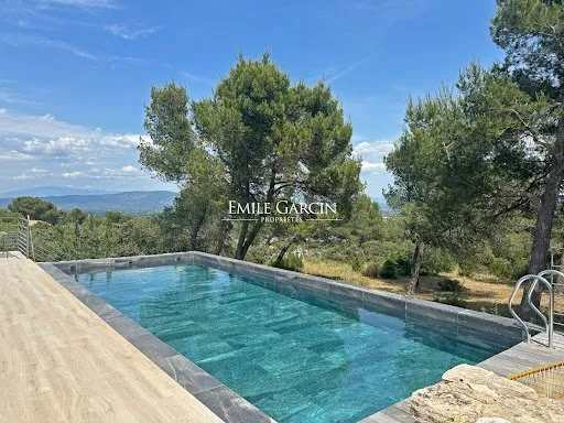 Maison 8 pièces 320 m²