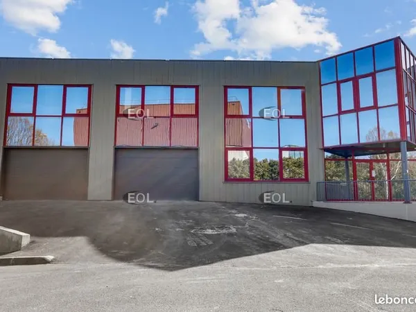 Local d'activité 808 m²