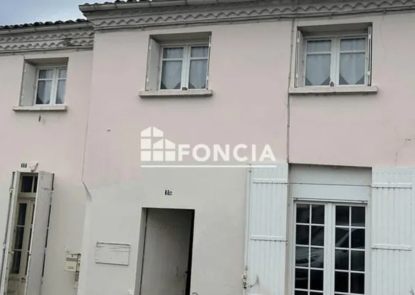 EXCELLENTE OPPORTUNITE POUR CET IMMEUBLE A FORT POTENTIEL