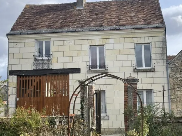 MAISON ANCIENNE EN PARFAIT ÉTAT - DÉPENDANCES