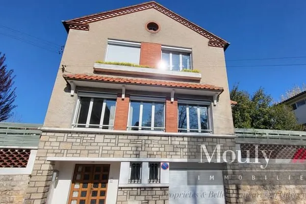 CENTRE VILLE CAHORS MAISON AVEC JARDIN ET GARAGE