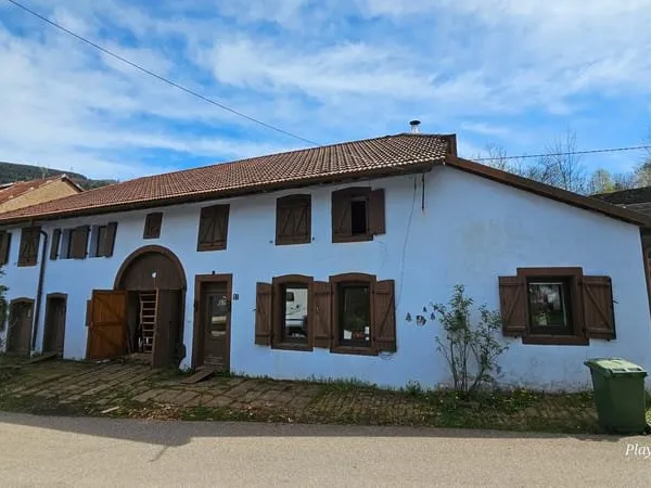 Champenay, commune de Plaine, spacieuse maison de caractère,