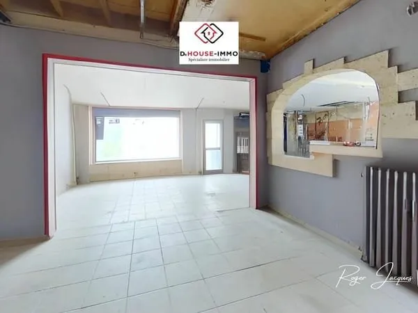 56560 GUISCRIFF - Immeuble de 237 m² utiles (153 m² d'habitation + 84 m² de locaux commerciaux) avec