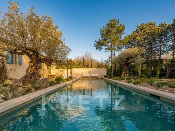 Proche Saint-Rémy-de-Provence Propriété d'exception 265 m2, 5 chambres