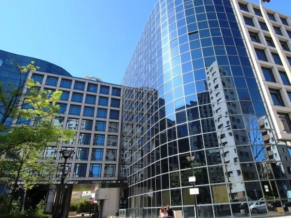 Bureau 4 644 m²