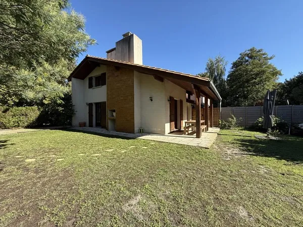 Jolie maison familiale proche bassin.