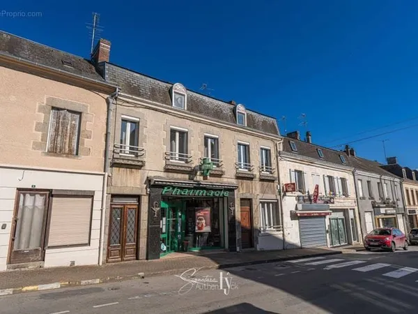 Maison 11 pièces 221 m²