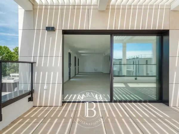 VENTE - MARSEILLE - 13008 - VIEILLE CHAPELLE - APPARTEMENT 5 PIÈCES - TOIT TERRASSE.