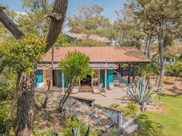 PROPRIÉTÉ «SURF LODGE» POUR LES AMOUREUX DE SPORT ET DE NATURE, PLAGE DE L'HORIZON (CAP FERRET) - CA