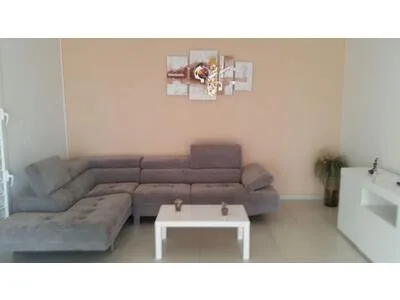 BEL APPARTEMENT T2 MEUBLE AVEC GARAGE