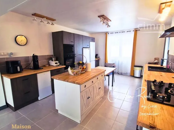 Maison T6  et 3 Gites