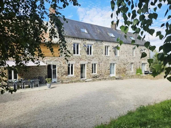 Maison 10 pièces 242 m²