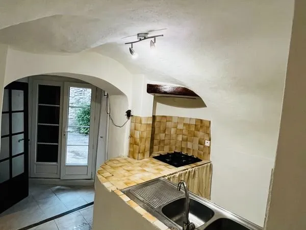 Loue T2 traversant de 41 m² - Centre de Lirac
