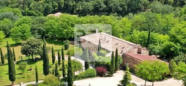 Maison 24 pièces 571 m²