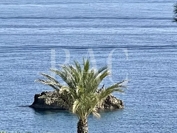 Antibes, quartier Cap d'Antilles. Villa avec superbe vue mer