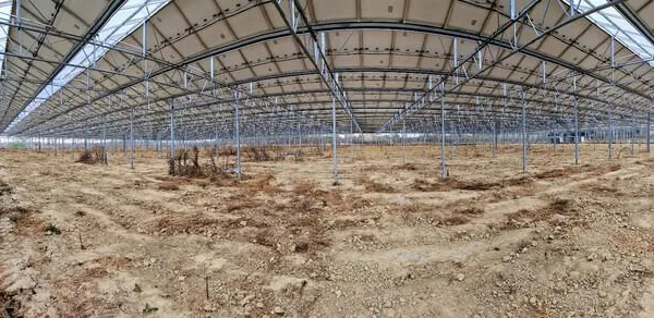 Terrain agricole douze hectares, vergers, hangar bio-climatique fermé, hangar ouvert, serres, rucher