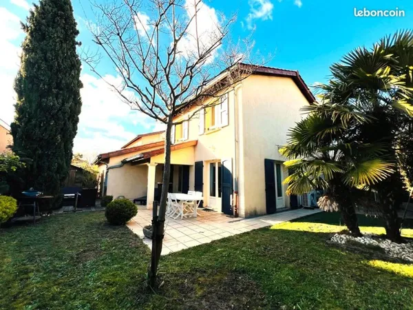 Maison 3 chambres - garage - beau jardin arbore