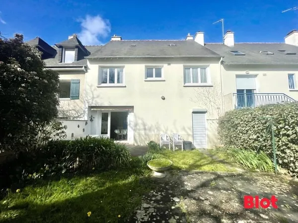A VENDRE chez BLOT IMMOBILIER - MAISON T5 - JEANNE D'ARC - JARDIN - GARAGE - A RAFRAICHIR