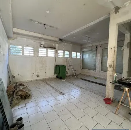 Local 90 m²