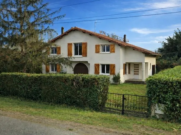 DAX Maison de 140 m2 dans zone commerciale Fort potentie