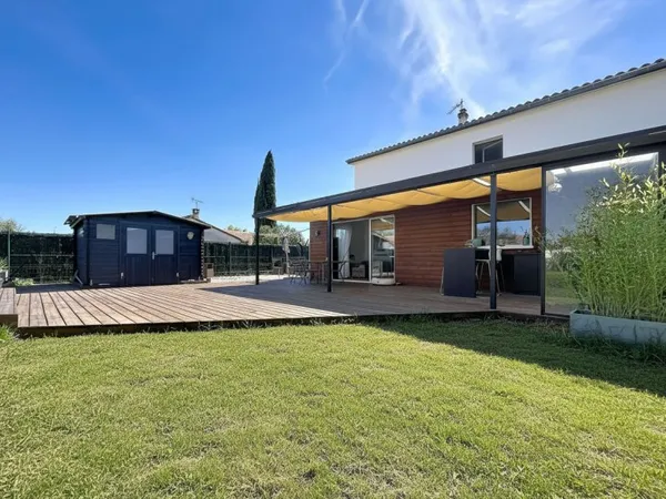Villa Livron Sur Drome 7 pièce(s) 145 m2, jardin de 999m² piscine et plage en bois