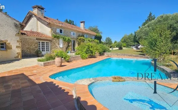 Maison 5 pièces 285 m²