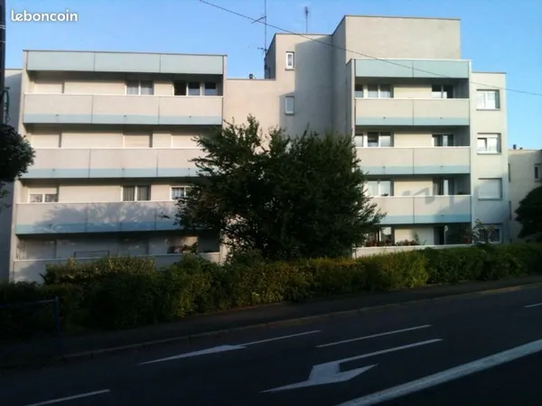 F1 avec parking privatif