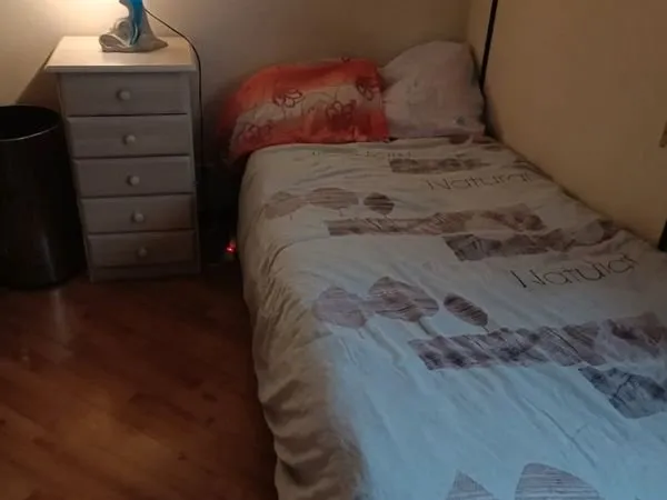 Chambre meublée pour une seule personne non fumeur non fumeur