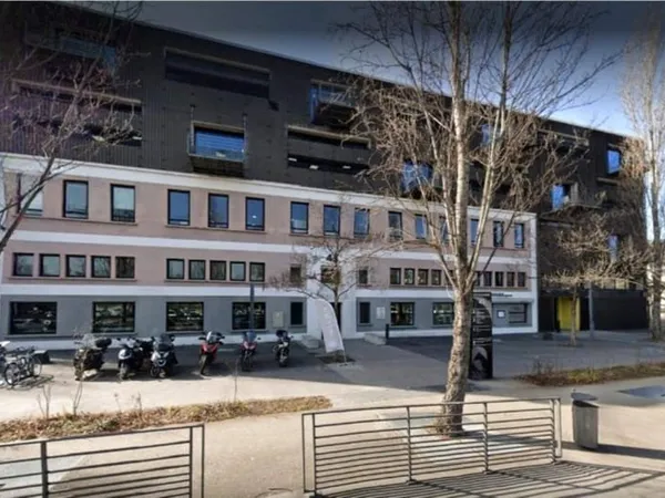 Bureaux 1311 m²