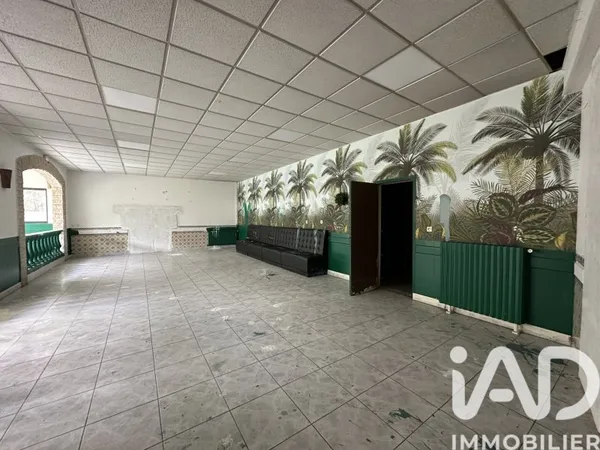 Local commercial 240 m²