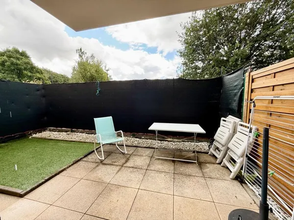 Appartement deux pièces rez-de-chaussée de jardin