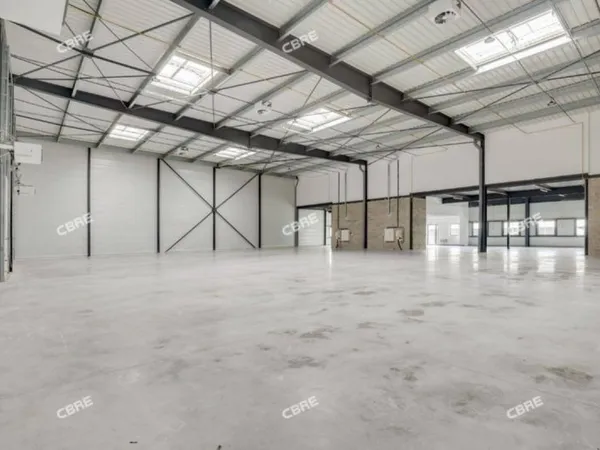 Local d'activité 4930 m²