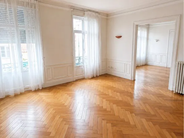 Location T6 hyper centre immeuble bourgeois