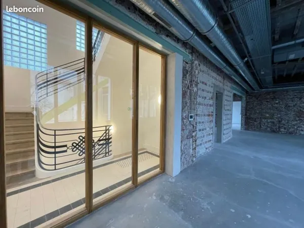 Bureau 781 m²