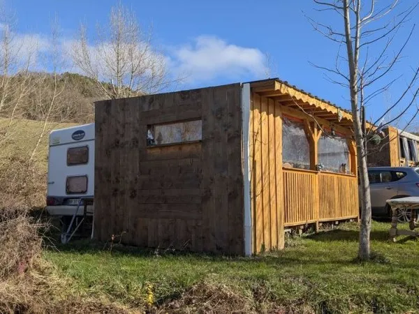 Caravane et extension au lac de Montbel en Ariège .