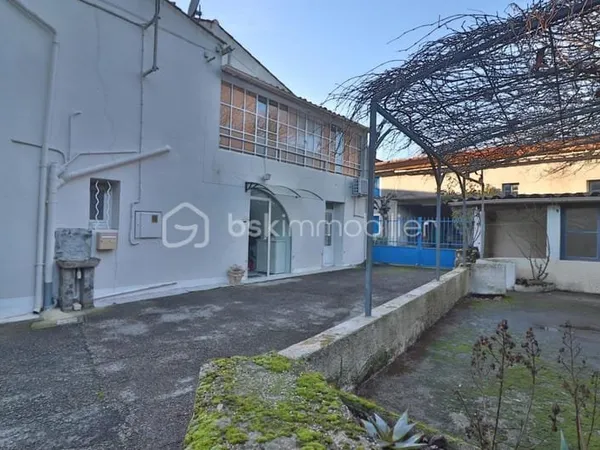 Maison de village R+1, 75m² , 2 cchambres, cour extérieure de 33m²