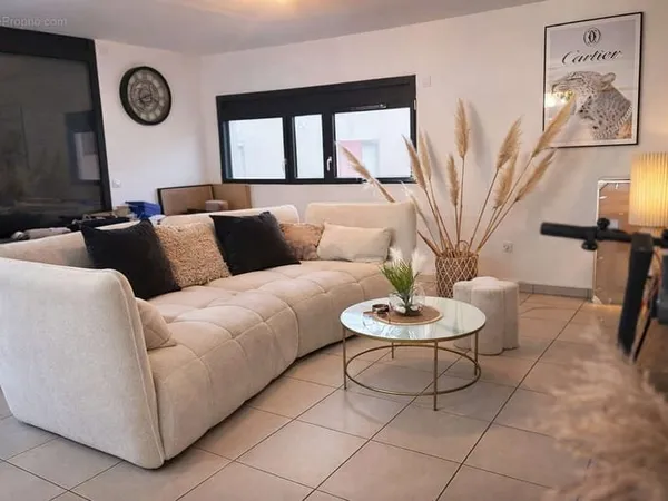 Appartement T3 avec terrasse et garage - Valence : La Tour Maubourg
