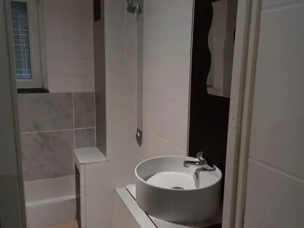 Loue chambre meublée
